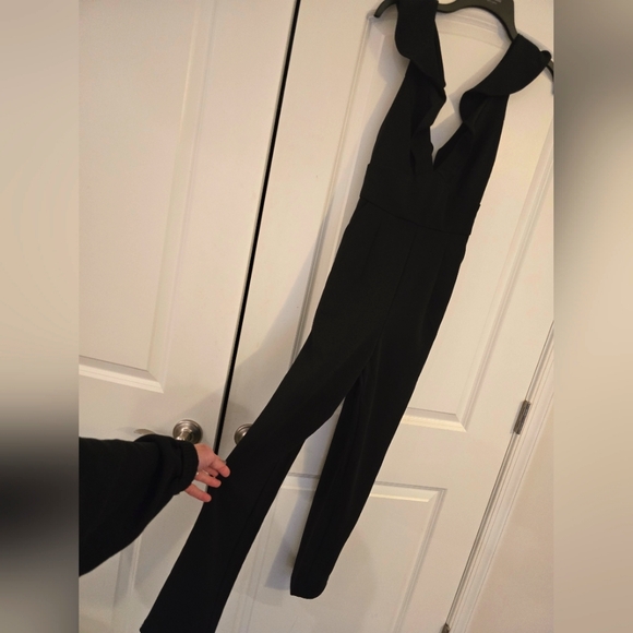 🖤 Lulu's Leilani Black Ruffled Jumpsuit Romper New Years Eve Business Formal - Picture 2 of 14